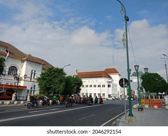 The Street View Of Malioboro Street, A Most Popular Landmark And Destination In Yogyakarta Indonesia. The Heritage Building As Post Office And Local Bank. 21 September 2021.