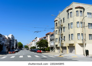 Street View From The Middle Intersection Of Broderick Street And Chestnut Street Toward San Francisco Bay In Residential Marina Neighborhood - San Francisco, California, USA - 2022