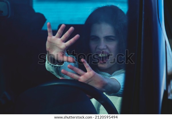 Stressed and confused woman panics in a\
dangerous situation on the road while\
driving