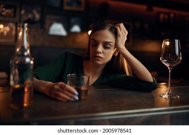 198,196 Sad lady Images, Stock Photos & Vectors | Shutterstock