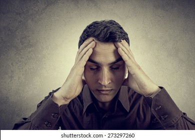 282,736 Holding head in hands Images, Stock Photos & Vectors | Shutterstock