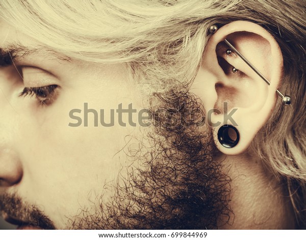 Piercing Au Lobe Allonge Concept Grunge Photo De Stock Modifier Maintenant