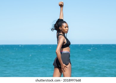 女性 海 後ろ姿 の画像 写真素材 ベクター画像 Shutterstock