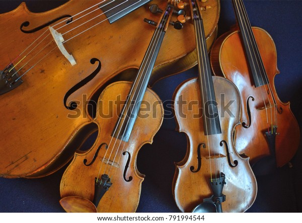 String quartet on a plain\
background