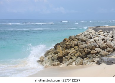 Strong wave crashing rocks at turquoise beach of Pantai Melasti Bali, Indonesia