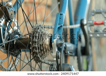 The structural part of a sports bike. Close-up. View of the rear wheel of the bike. Bicycle ratchet. Spokes. Chain. High-speed transmission switch.