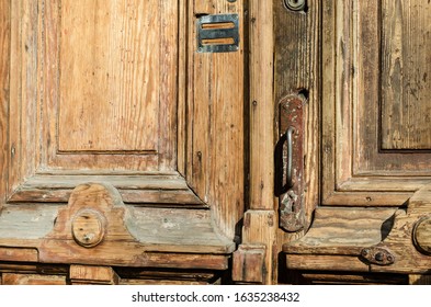 The structure of the old tree. The paint is climbing off the wall. Old paint. The structure of the old paint. Old vintage door
