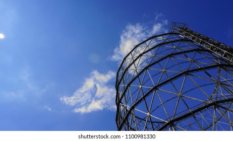 structure for the storage and distribution of gas with cloudy sky