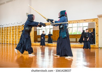 Struggle With The Kendo Sword School, Training, Men And Children