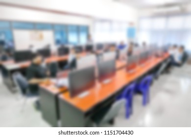 Students studying in a computer lab are blurry.