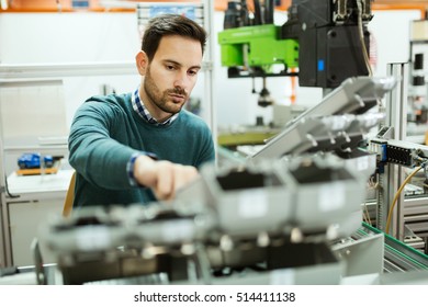 6,761 Engineering students working in the lab Images, Stock Photos ...