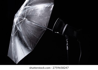 Studio flash. Strobe flash. Flash Light Speedlight with LED modeling light with standard reflector diffuser lampshade and 7-inch reflector.