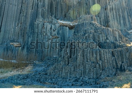 Stunning columnar basalt formation at devil's postpile national monument.