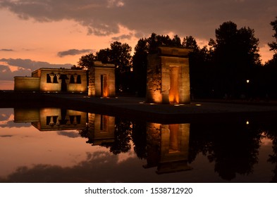 Stunning photo of the Debod Temple in Madrid with beautiful colourful sunset light
