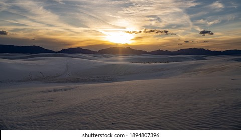 Stunning sunset in White Sands National Park