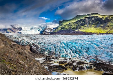 Stunning Vatnajokull glacier and mountains in Iceland