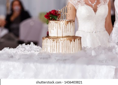 Stunning Wedding Cake And Magnificent Decoration. Wedding Decorated Cake With Smoke