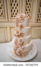 Stunning Wedding Cake And Magnificent Decoration.