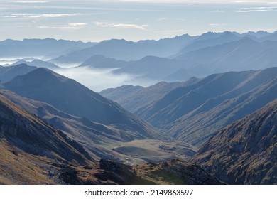 Stura di Demonte Valley, Aussicht oben vom Bergpass Colle Fauniera, Gebirgskette der Cottian Alpen, Region Piemont, Provinz Cuneo, Norditalien