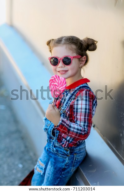 Stylish Baby Girl Sunglasses Haircut Jeans Stockfoto Jetzt