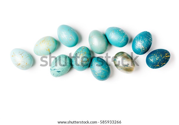 白い背景にスタイリッシュな色の青のイースター卵 イースターエッグの染め物 の写真素材 今すぐ編集
