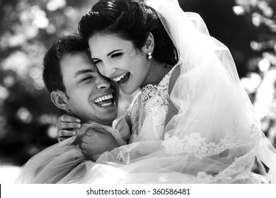 Stylish Beautiful Couple Of Happy Newlyweds On A Walk In San Diego On Their Wedding Day, Close Up Portrait