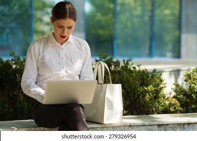 Stylish Business Woman In The City Street 