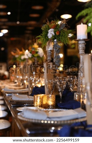 A stylish and elegant decoration with a dark navy blue color theme, prepared for the wedding organization that will take place in the car museum.