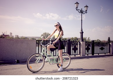 girl with cycle