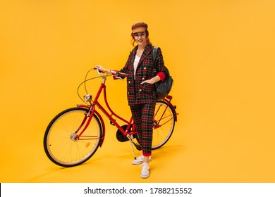 女性 スーツ 自転車 の画像 写真素材 ベクター画像 Shutterstock