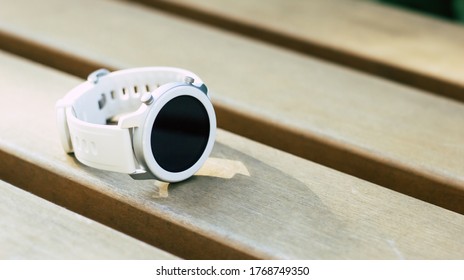 1,310 Round smartwatch Images, Stock Photos & Vectors | Shutterstock