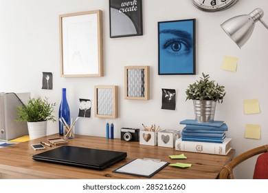 Stylish Tidy Wooden Desk With Data In Office