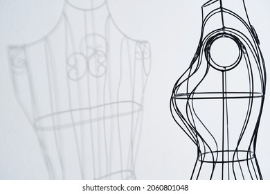 Stylish Wire Tailor's Mannequin With Shadow