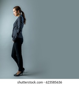 日本人 女性 モデル 全身 の写真素材 画像 写真 Shutterstock