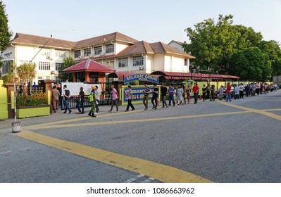 SUBANG JAYA, MALAYSIA - MAY 9, 2018: Voters Queue At A Polling Station In Subang Jaya, Malaysia. Malaysians Are Participating In The 14th Malaysian General Election. 