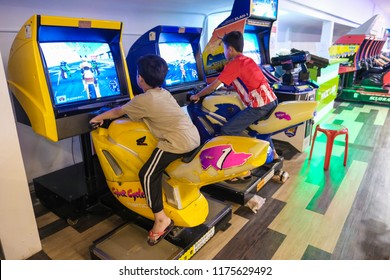 Subang, Malaysia - 20/8/2018 : Unidentified People Having Great Time Playing Games At The Family Games And Amusement Arcade At Subang Parade