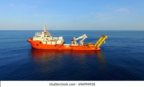 Submarine cable inspection vessel