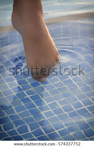 Submerged toes