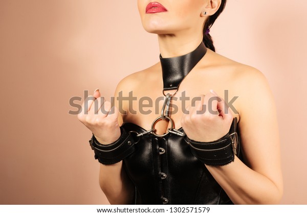 Submissive women collar