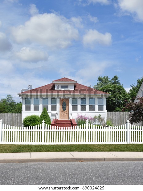 Suburban Bungalow Home White Picket Fence Buildings Landmarks