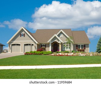 Suburban Home - A Beautiful Vinyl Siding Home In The Suburbs In Michigan, USA.