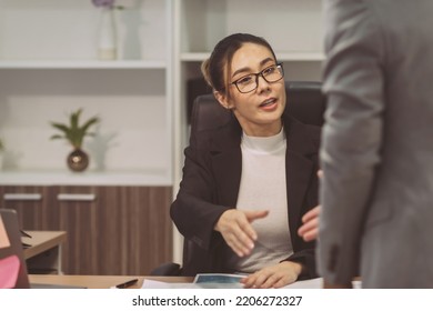 Success Business Woman Admire Good Employee. Successful Office Boss Thumbs Up To Respectful Worker To Have Client Contract For Meeting. Worker Offer Manager Customer Offer For Company To Negotiation.