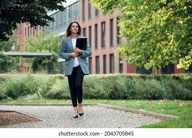 31,014 Office Girl Walking Images, Stock Photos & Vectors | Shutterstock
