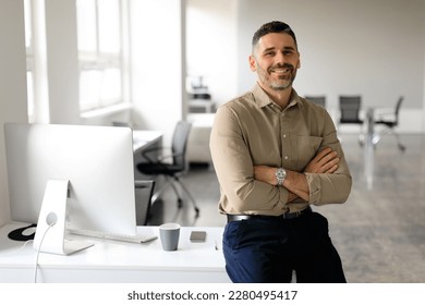 10,500+ Man Sitting Behind Desk Front View Stock Photos, Pictures