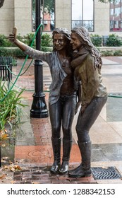 Sugar Land, Texas, United States Of America - January 16, 2017. Statue Of Two Girls Posing For A Selfie Photo On Town Square In Sugar Land, TX.