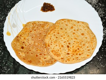 Sugar Paratha Known As Chini Ka Paratha,is An Indian Sweet Flatbread From India Served In White Plate With Sweet Mango Pickle.Kids Favourite Paratha.Dish For Kid's Tiffin Or Lunch Box. Selective Focus