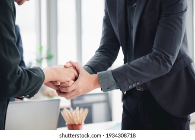 93,199 Handshake woman man Images, Stock Photos & Vectors | Shutterstock