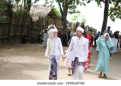 Sukabumi, Jawa Barat, Indonesia, June 27 2021 : Sundanese Traditional Clothes