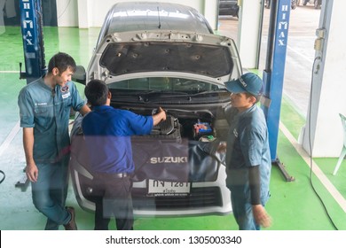 SUKHOTHAI - NOVEMBER 23:mechanic repairing car at Suzuki Motor Service station on November 23, 2018 in Sukhothai, Thailand
