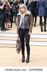 Suki Waterhouse At London Fashion Week SS14  - Burberry Prorsum S/s 2014 - Arrivals, London. 16/09/2013